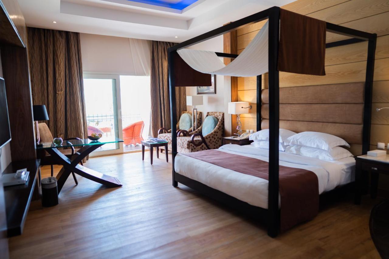 Royal Savoy Sharm El Sheikh (Adults Only) Sharm El Sheikk Exterior foto A room at the hotel