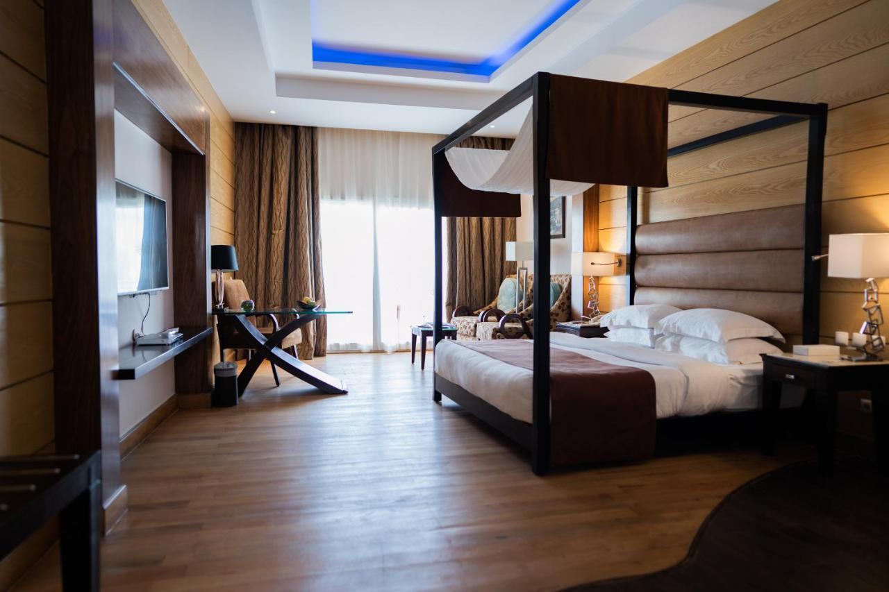 Royal Savoy Sharm El Sheikh (Adults Only) Sharm El Sheikk Exterior foto A room at the hotel