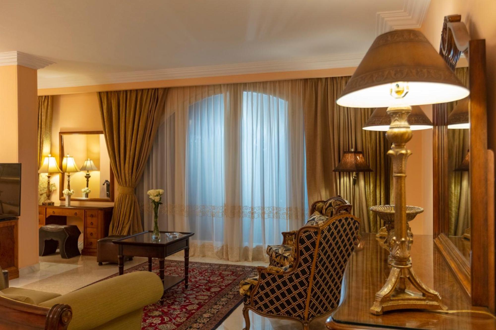 Royal Savoy Sharm El Sheikh (Adults Only) Sharm El Sheikk Exterior foto A suite at the hotel